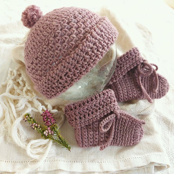 Baby Hat and Booties set, 100% pure wool,  hand dyed, 0-5 months
