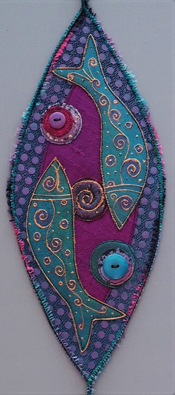 FSP008 - Double Fish Wallhanging - Green- Pink - 30cm (12") Long