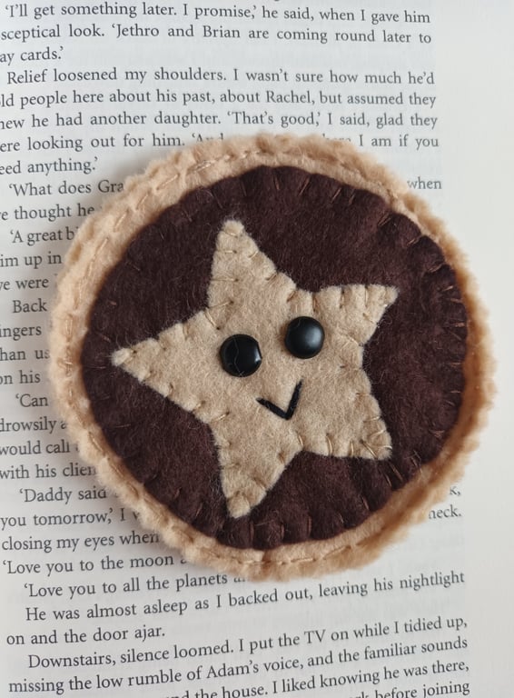 'Mince pie' wool blend felt bookmark,love to read,books,book lover