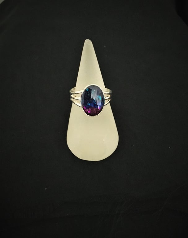 Pretty Oval Centred Tri-Coloured Ring - 3