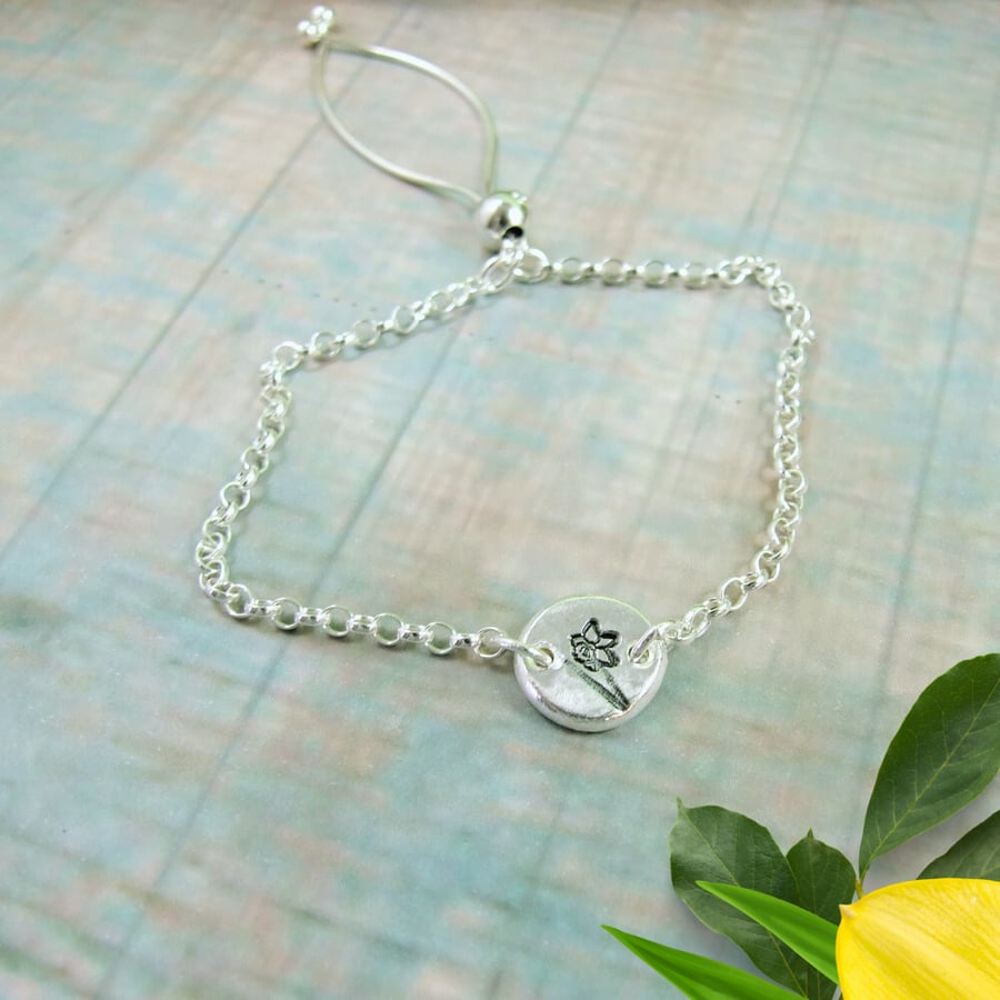 Silver Pebble Bracelet with Daffodil, Adjustable Slider Clasp