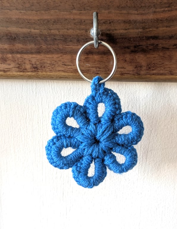 Crochet flower keyring - bagcharm - blue