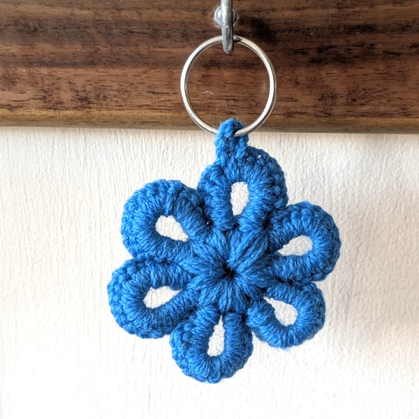 Crochet flower keyring - bagcharm - blue