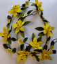 Felt Daffodil Garland: Handmade Floral Spring Decor - Image 1