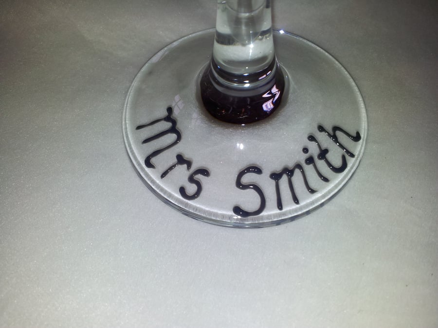 Personalised Bride and Groom wedding champagne flutes