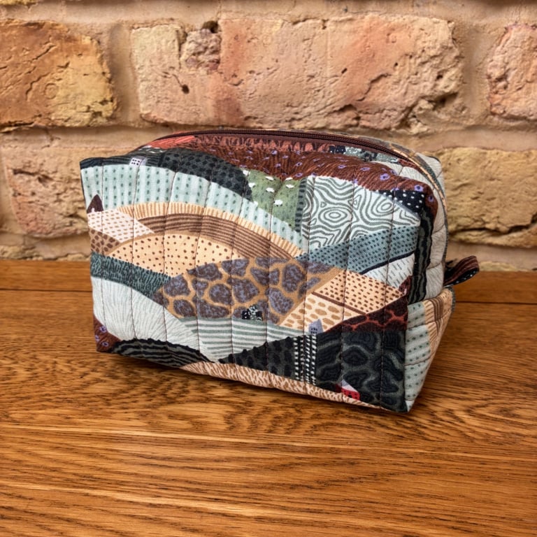 Countryside Print Quilted Fabric Box Shape Makeup Bag