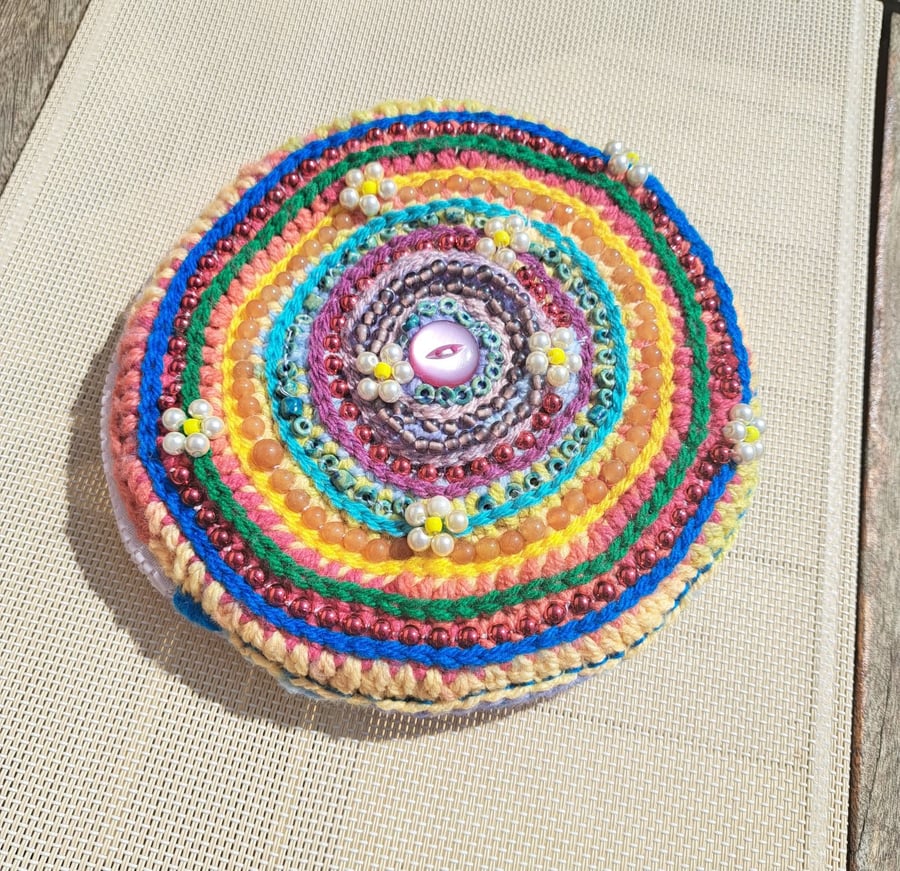 Colourful crochet purse with daisies 