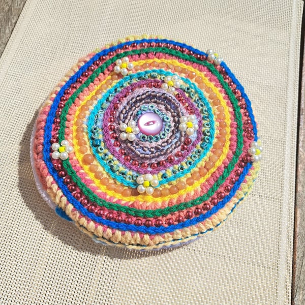 Colourful crochet purse with daisies 