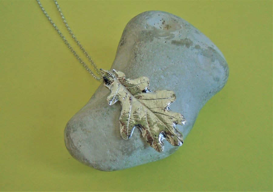 Fine silver oak leaf pendant