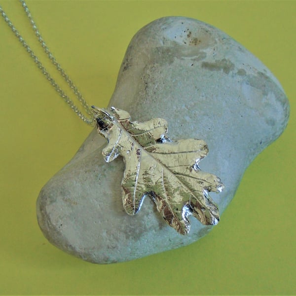 Fine silver oak leaf pendant