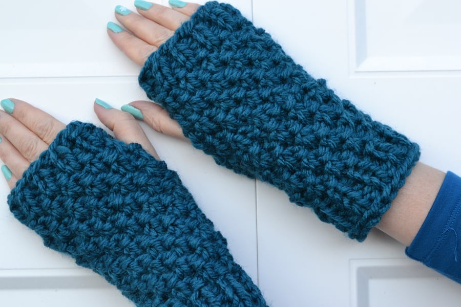 Chunky Wool Fingerless Shooter Gloves - Mixed Knits - Charcoal Grey