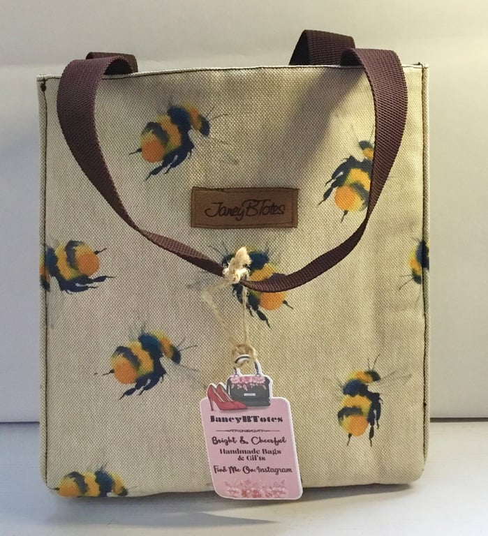 Canvas hand bag in bee print.
