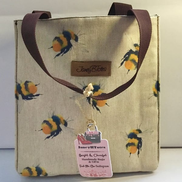 Canvas hand bag in bee print.