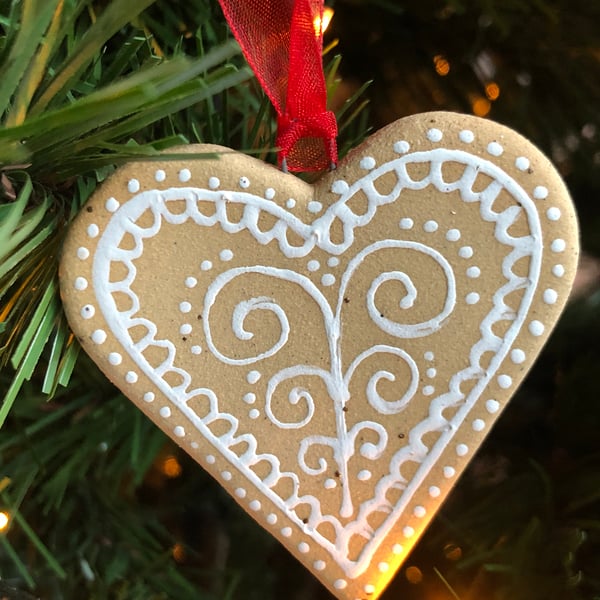 Gingerbread style hanging heart decoration 2