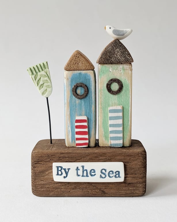 Little Wooden Sea Huts with Clay Flower 'By the Sea'