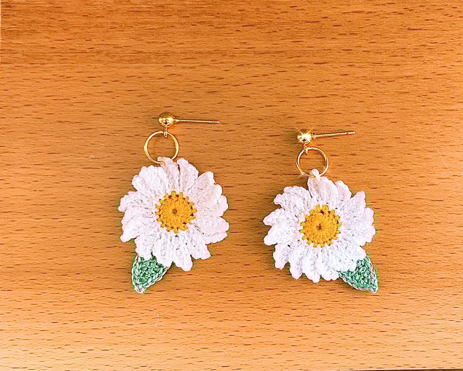 Microcrochet Daisy Stud Drop Earrings 