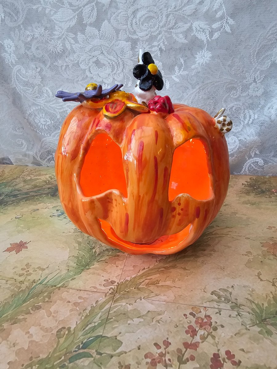 Hand Painted Ceramic Jack O Lantern – Handmade Autumn Decoration with Gold