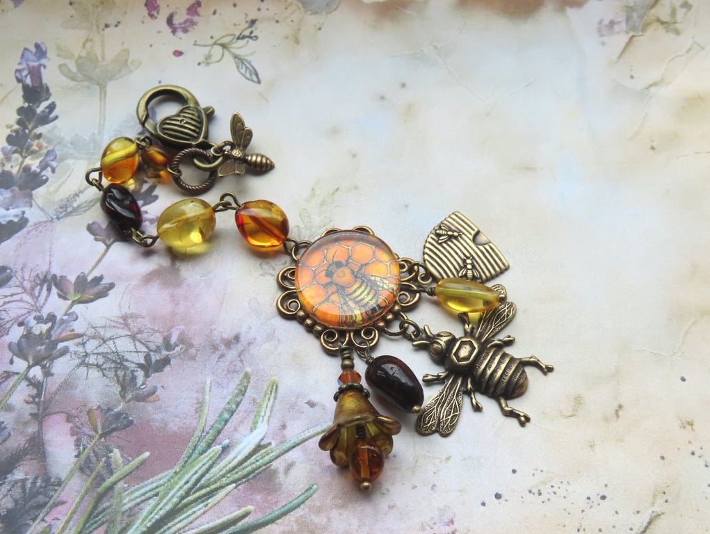 Bee Purse Bag Charm, Vintage Style Bee Themed Purse Bag Charm
