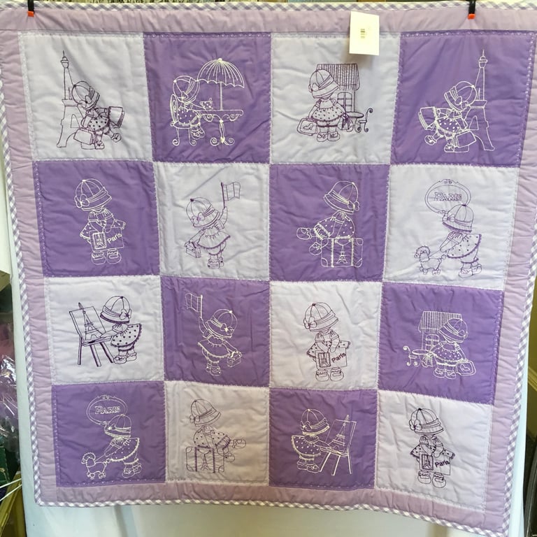 Pretty Quilt for Young Girl or Lap Quilt for Mum. Sunbonnet Sue in Paris Designs