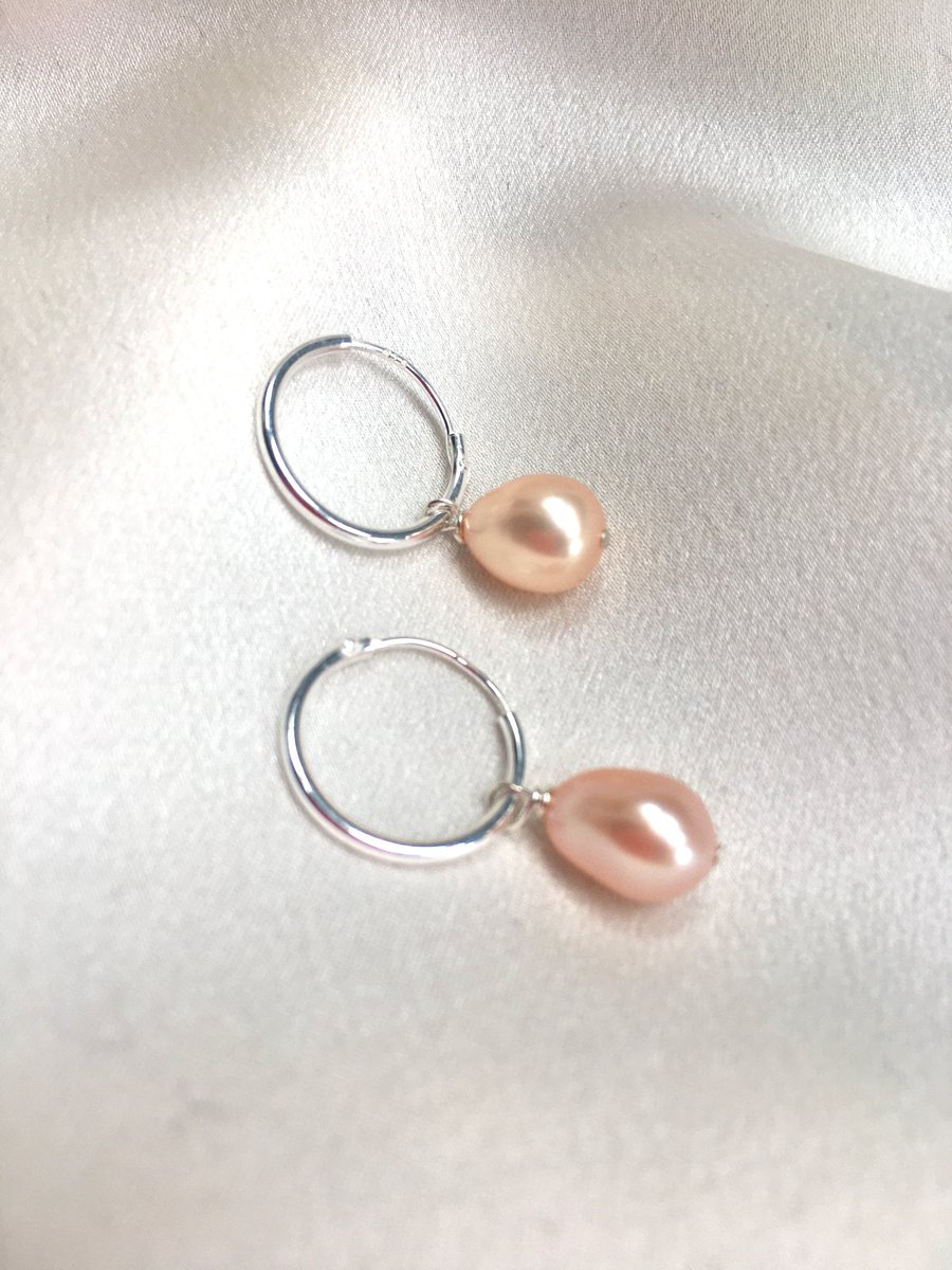 Pastel peach freshwater pearl teardrop hoop earrings