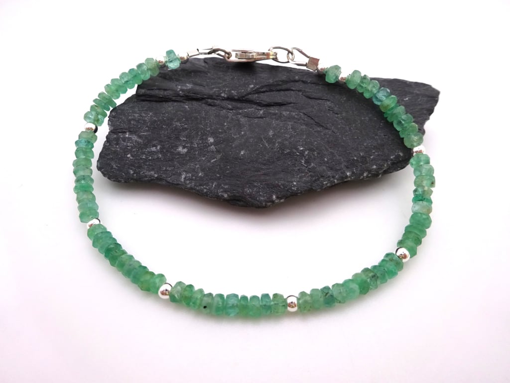 emerald gemstone bracelet
