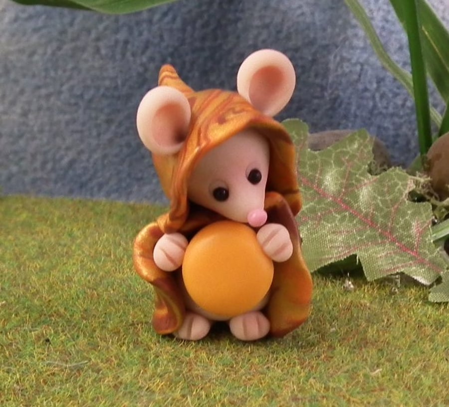Spring Sale ... Downland Mouse 'Zak' with cheese OOAK Sculpt Ann Galvin