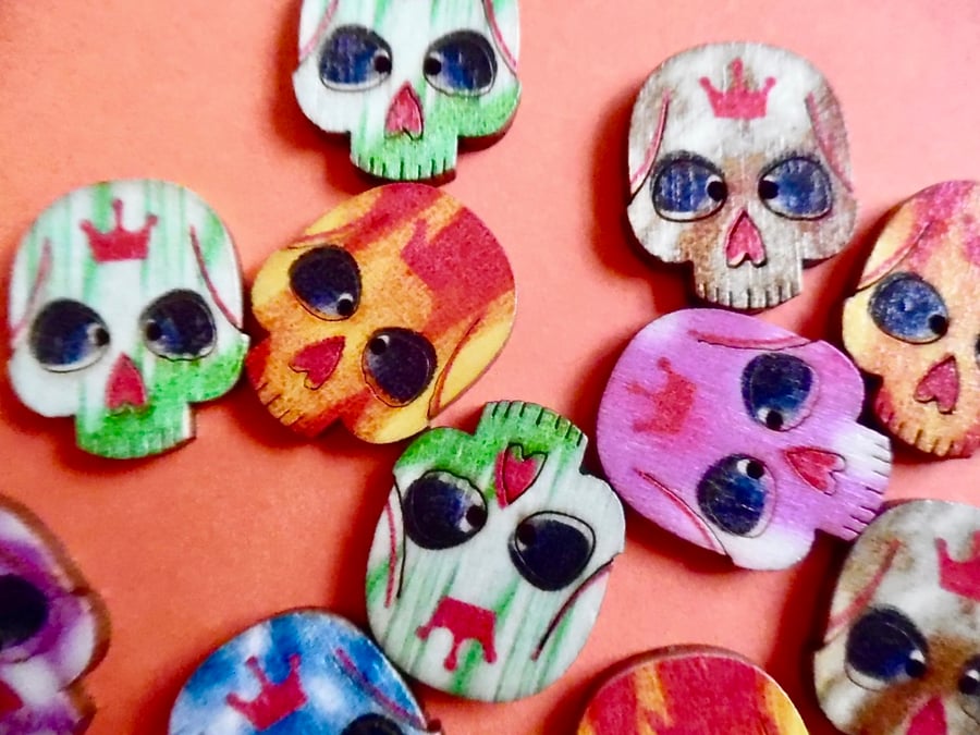 6 x Skull Wood Patterned Buttons  2 holes