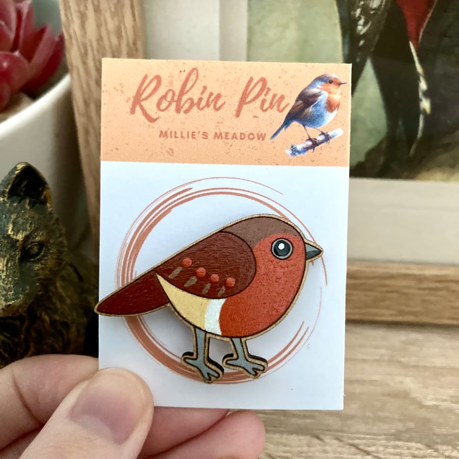 Robin pin badge brooch