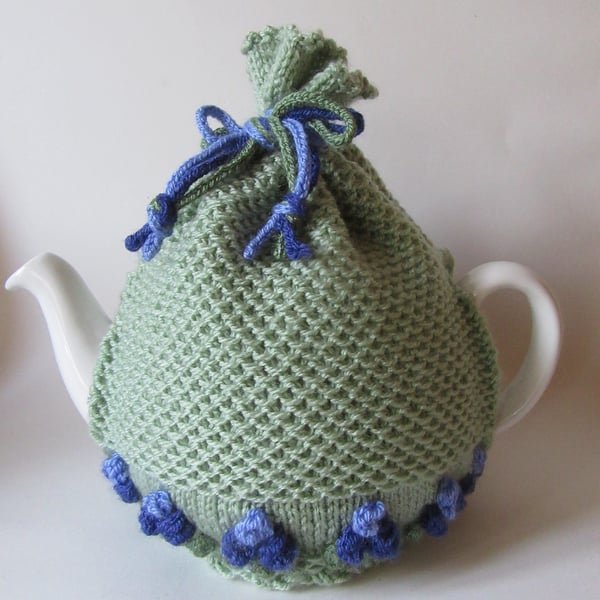 Tea cosy tea cosie - green with grape hyacinths
