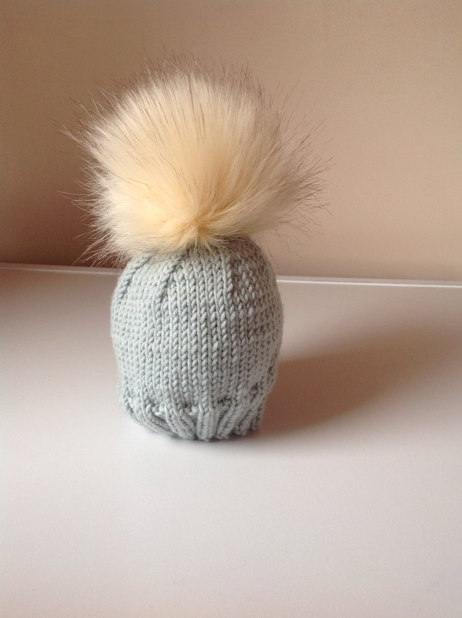 Hand Knitted Newborn Hat in Cashmere Merino Silk Yarn, newborn gift, photo prop