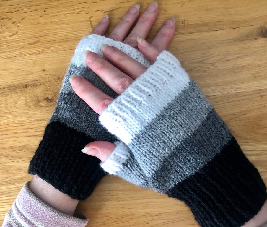 Fingerless Gloves, handknitted, monochrome