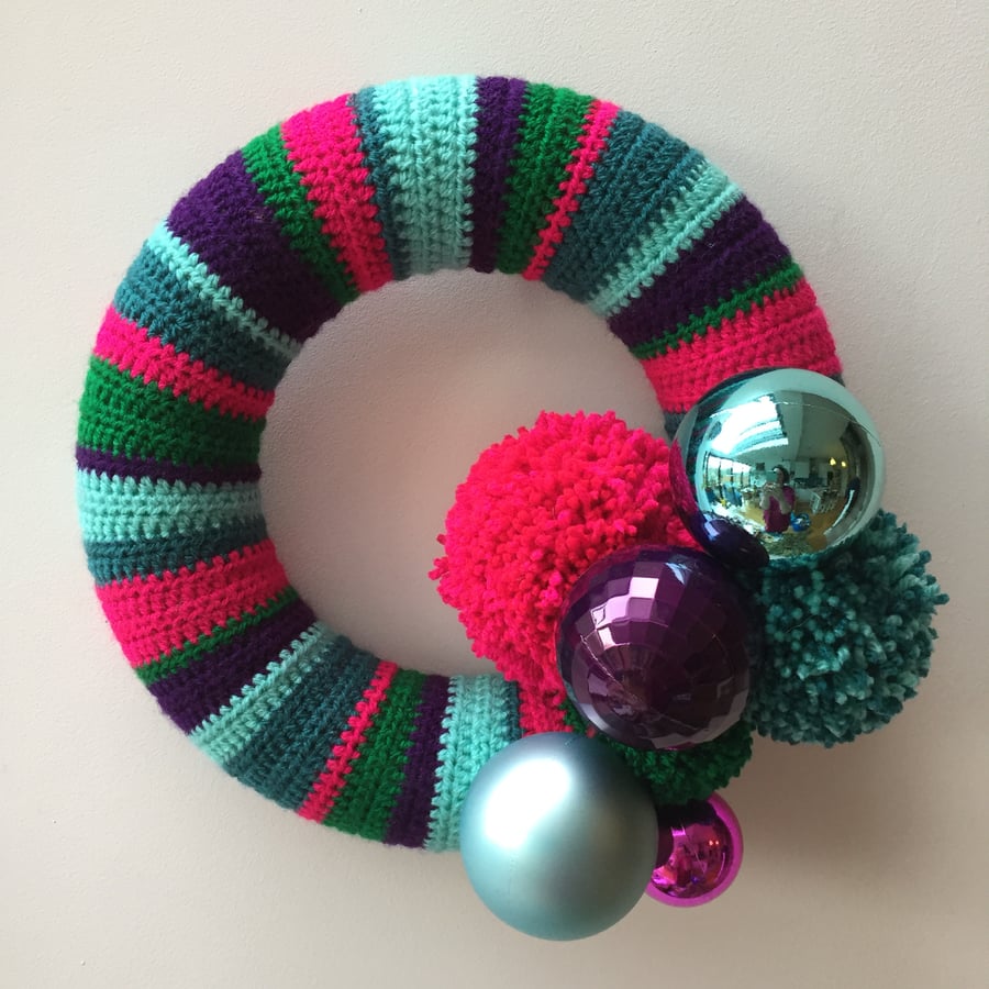 Crochet Christmas wreath, pompom wreath, bauble wreath, free UK shipping