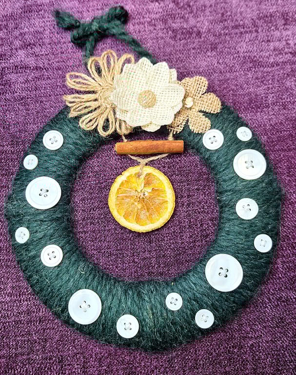 Festive Christmas yarn wreath with orange and cinnamon -  8 inch (20 cm) frame 