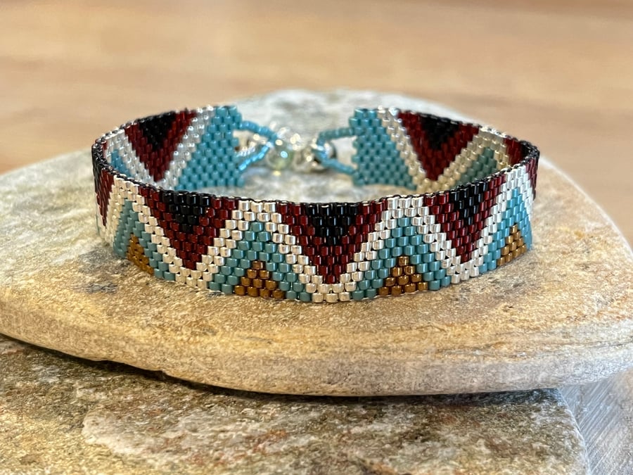 Colourful beaded Southwestern style zigzag peyote bracelet