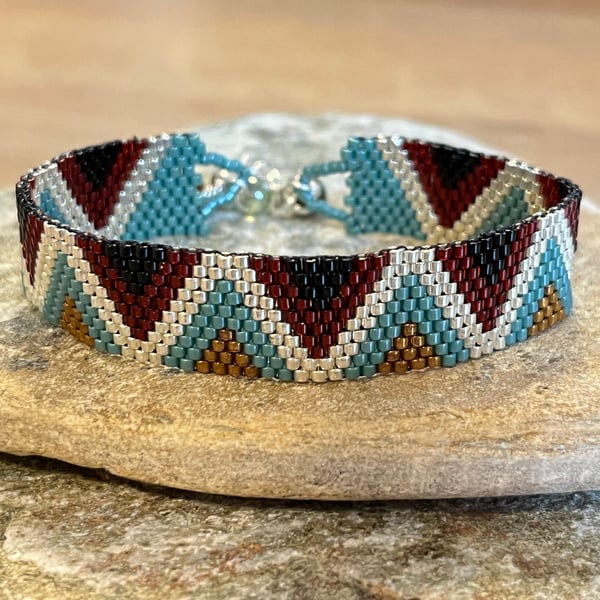 Colourful beaded Southwestern style zigzag peyote bracelet