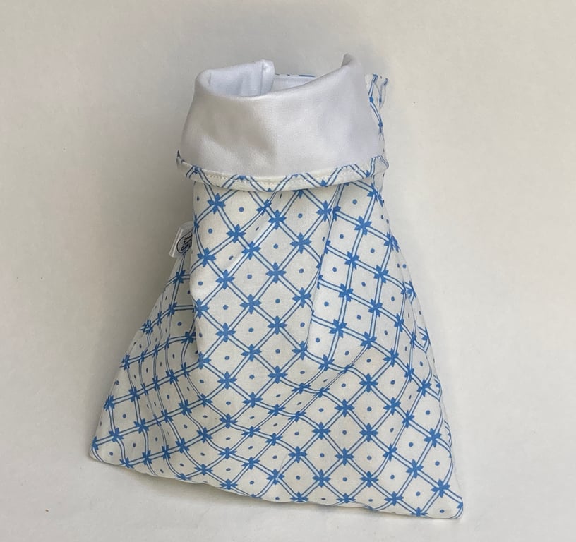 Large sandwich bag. Reusable and eco-friendly. Blue geometric fabric