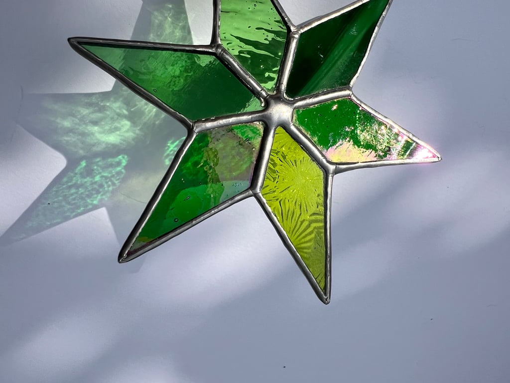 Stained Glass Christmas star in green 