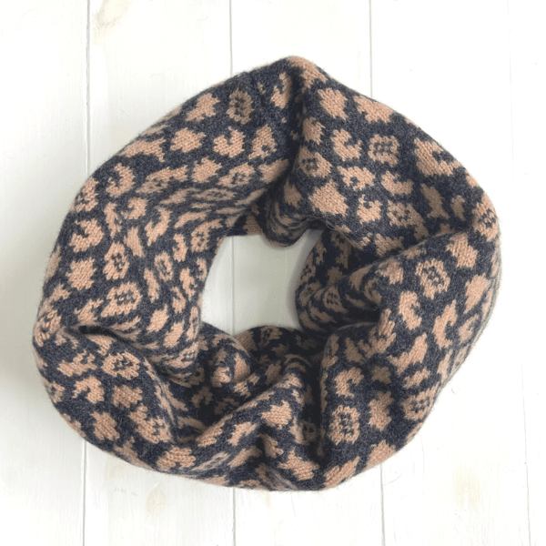 SECONDS SUNDAY Leopard knitted cowl - charcoal and camel
