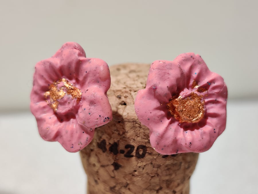 Slay with sparkle pink flower stud earrings