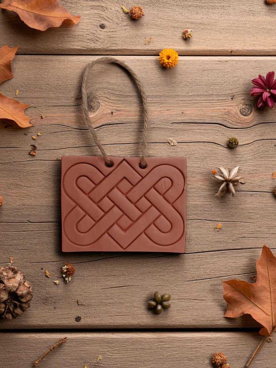 Celtic Knot Horizontal Terracotta Hanging Aromatherapy Diffuser Plaque