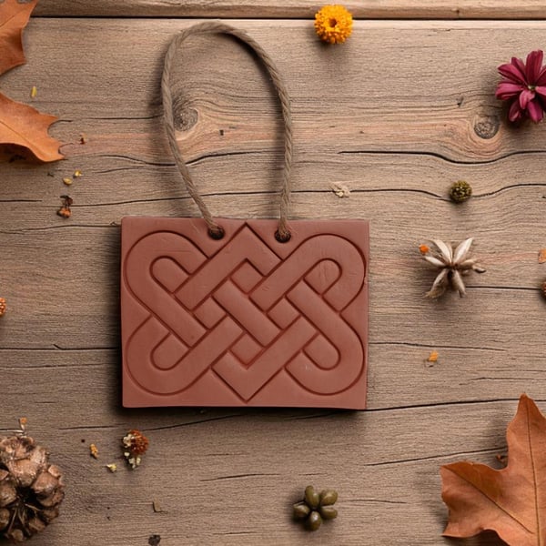Celtic Knot Horizontal Terracotta Hanging Aromatherapy Diffuser Plaque