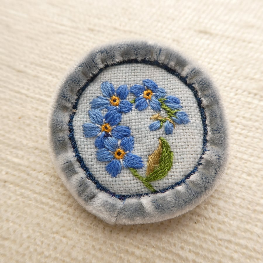 Forget-me-not - hand stitched brooch