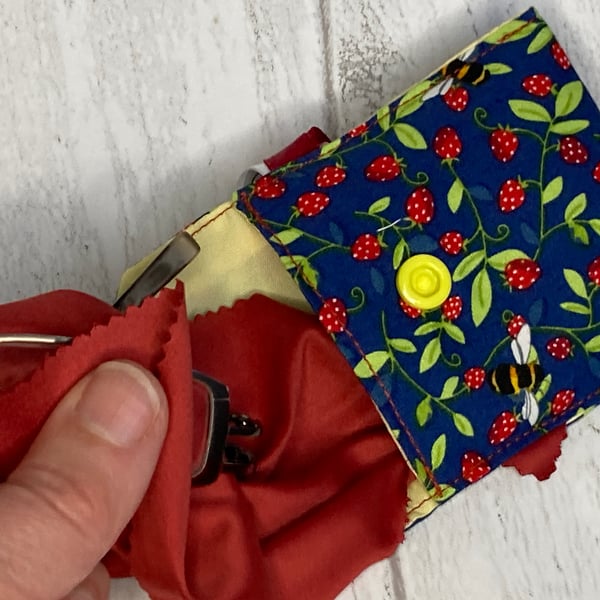 Spectacles cleaning cloth and pouch for sparkling glasses. Strawberries and bees