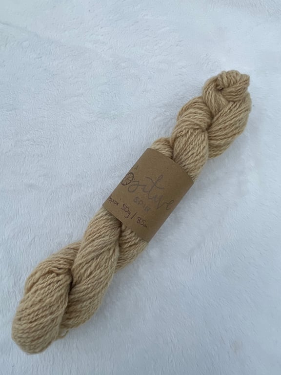 Hand-spun naturally dyed wool, Worsted weight