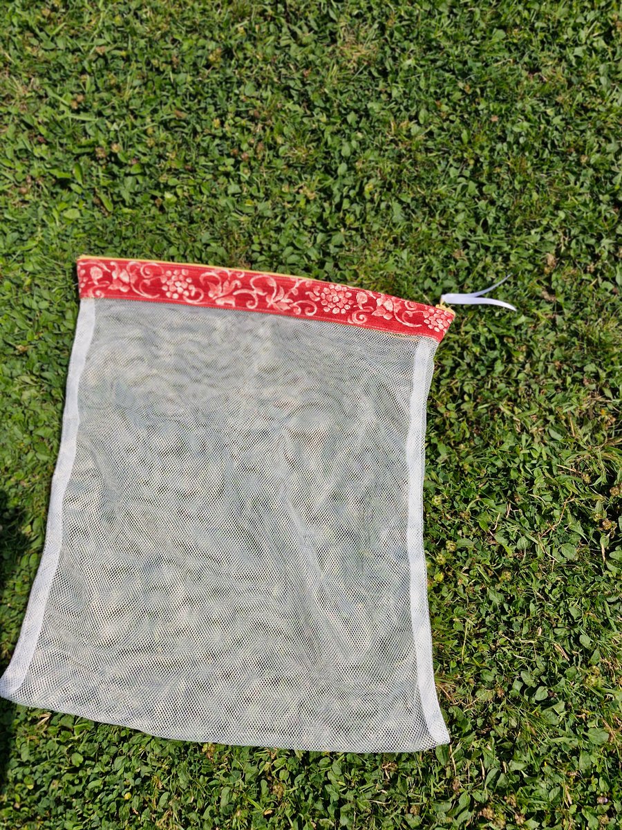  Zipped netting laundry bag