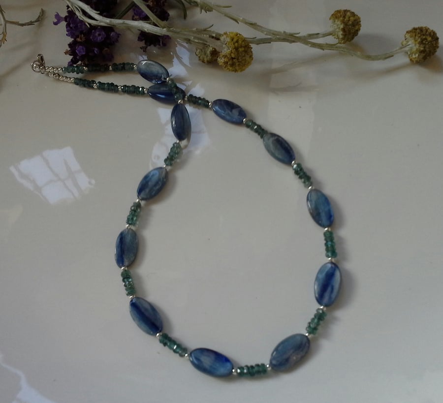 20.05ct Teal Green & 51,64ct Corn Flower Blue Kyanite Sterling Silver Necklace