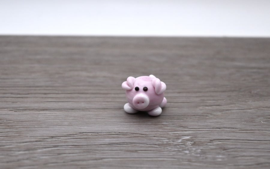 small pink glass pig keepsake figure