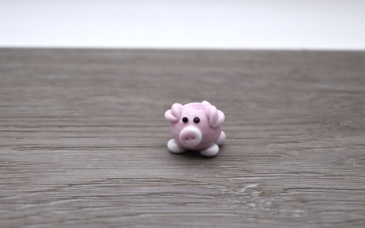 small pink glass pig keepsake figure