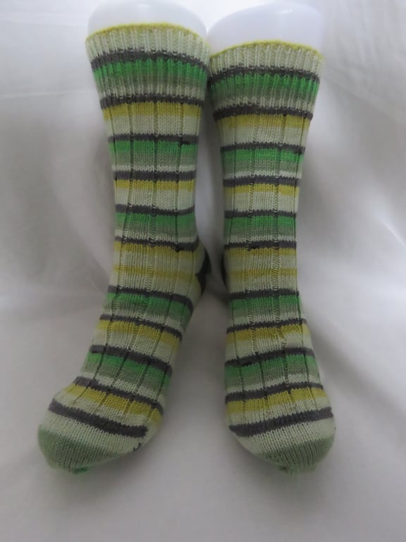 Hand-cranked Knitted Ribbed Wool Socks Size 6 to 7