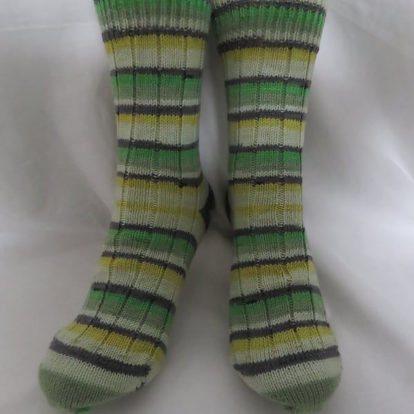 Hand-cranked Knitted Ribbed Wool Socks Size 6 to 7